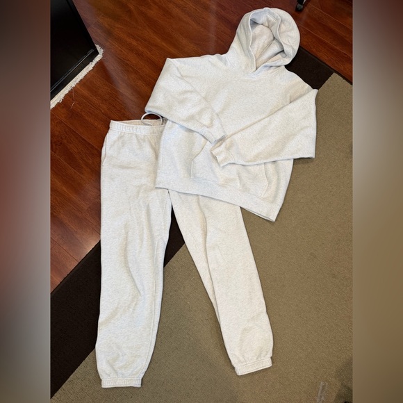 Aritzia TNA Mega Raglan Hoodie and Mega Sweatpants SET - Picture 4 of 6
